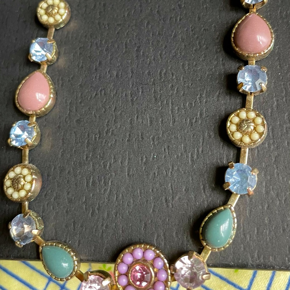 Good condition beaded necklace.